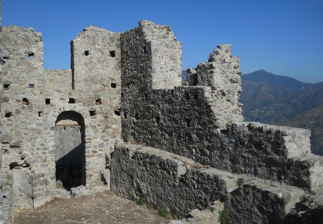 Bed and Breakfast Il Covo Dei Re Fiumedinisi Экстерьер фото